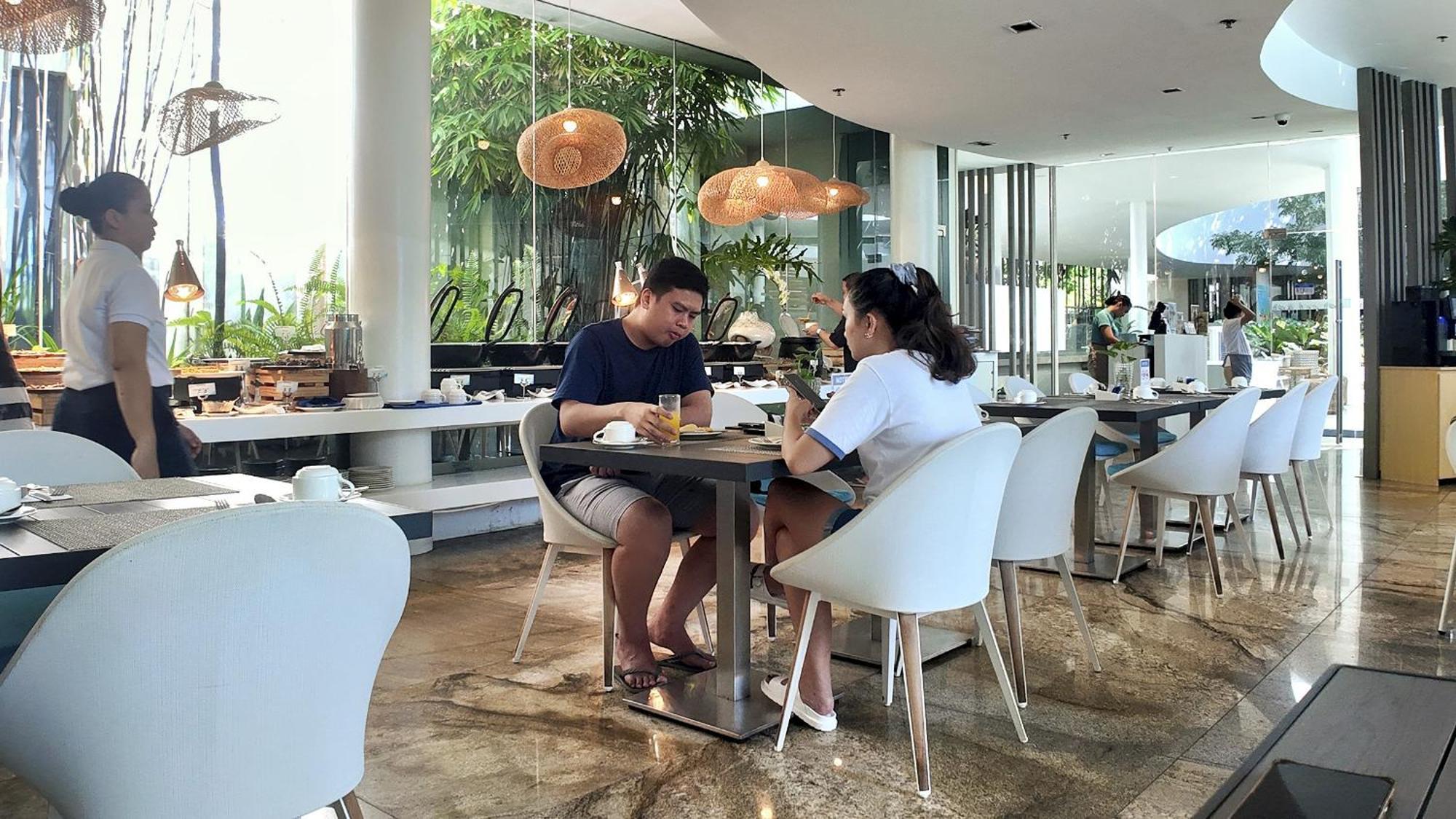 Dominiks Quite And Elegant Studio Ocean View Pool At Tambuli Resort High Floor 麦克坦 外观 照片